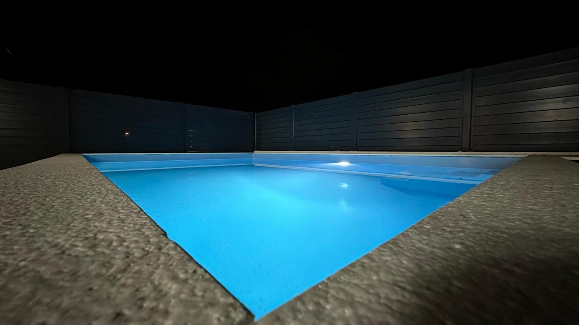 Poolhouse Flip Flop - Mit Privatem Pool Villa Vir Exterior photo